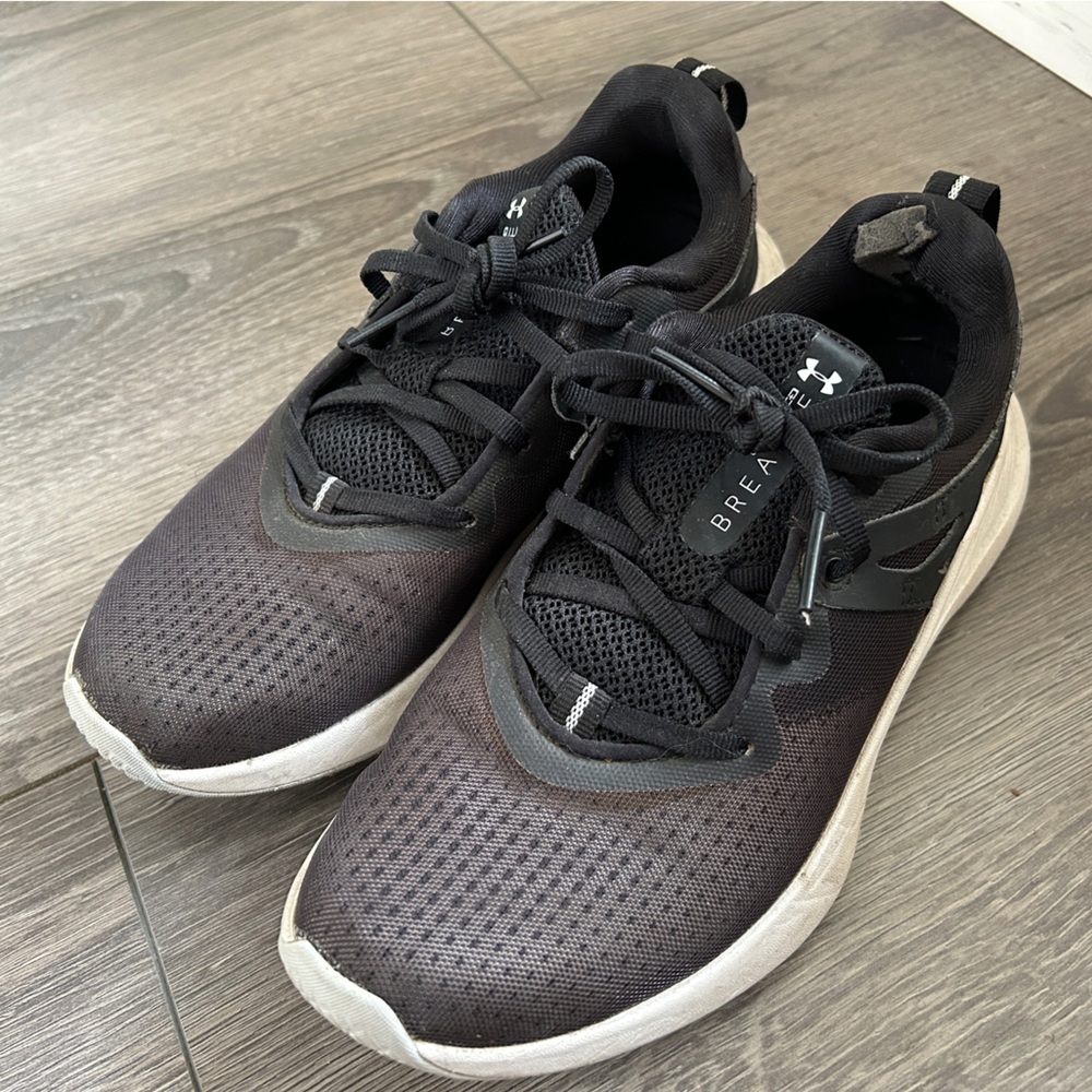 Under Armour Charged Breathe Womens Shoe - Size 7
